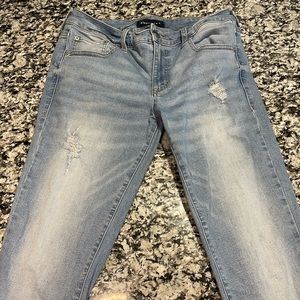 Low Rise AéRopostale Ripped Skinny Jeans 👖